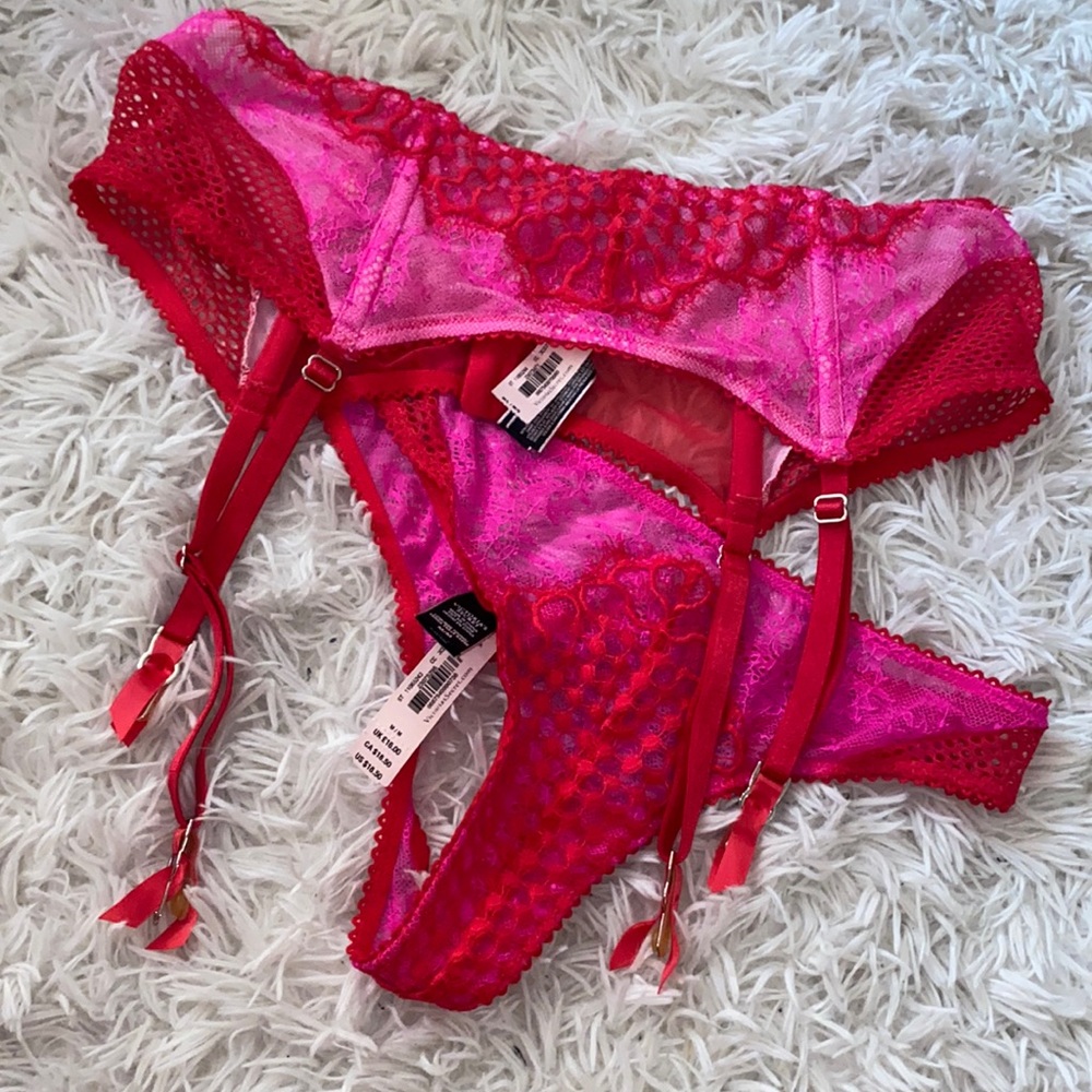 Garter and panty set, size medium. Still has tags
